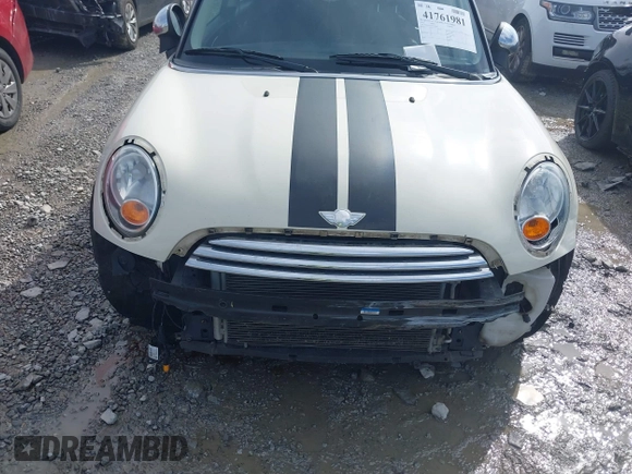 2012 MINI Hardtop with VIN WMWSU3C53CT185697, listed as a IAAI auction lot 41761981 with 201,335 mi miles and . Bid and sale history available at DreamBid. Image 6.