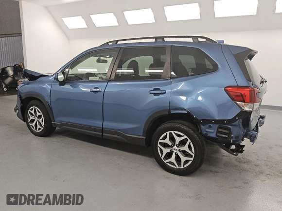 2022 Subaru Forester Premium with VIN JF2SKADC2NH444536, listed as a Copart auction lot 55051115 with 52,465 mi miles and Salvage title. Bid and sale history available at DreamBid. Image 2.