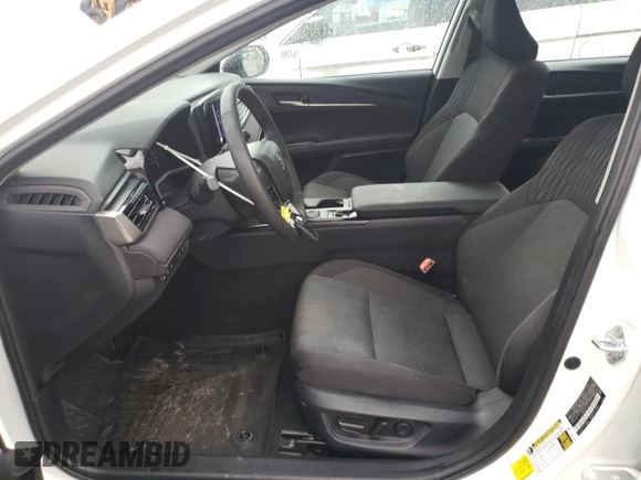 2025 Toyota Camry LE z VIN 4T1DBADK4SU017453, wystawiony jako Copart lot #52183485 z przebiegiem 16 812 mil mil oraz Szkoda całkowita • Salvage title. Historia ofert i sprzedaży dostępna na DreamBid. Obrazek 7.