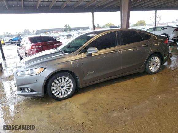 2014 Ford Fusion Energi Titanium with VIN 3FA6P0SU3ER178097, listed as a Copart auction lot 43999655 with 211,675 mi miles and Salvage Title. Bid and sale history available at carsss.com. Image 1.