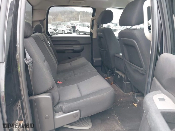 2010 Chevrolet Silverado 1500 LT with VIN 3GCRKSEA5AG191507, listed as a IAAI auction lot 41531755 with 220,184 mi miles. Bid and sale history available at carsss.com. Image 8.