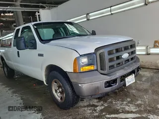 2005 Ford F-250 XL z VIN 1FTSX20545EB22186, wystawiony jako IAAI lot #42501146 z przebiegiem 157 916 mil mil oraz . Historia ofert i sprzedaży dostępna na DreamBid. Obrazek 31.