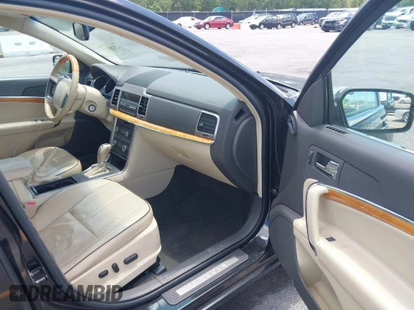 2011 Lincoln MKZ z VIN 3LNHL2GC1BR758157, wystawiony jako IAAI lot #42528517 z przebiegiem 152 699 mil mil oraz . Historia ofert i sprzedaży dostępna na DreamBid. Obrazek 5.