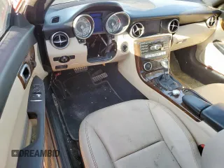 2015 Mercedes-Benz SLK 250 z VIN WDDPK4HA8FF108049, wystawiony jako Copart lot #56337355 z przebiegiem Nie podano mil oraz Tytuł czysty. Historia ofert i sprzedaży dostępna na DreamBid. Obrazek 8.