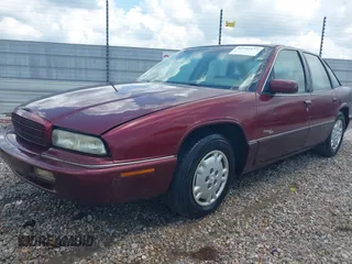 1996 Buick Regal z VIN 2G4WD52K1T1442526, wystawiony jako IAAI lot #42542177 z przebiegiem 80 270 mil mil oraz . Historia ofert i sprzedaży dostępna na DreamBid. Obrazek 2.