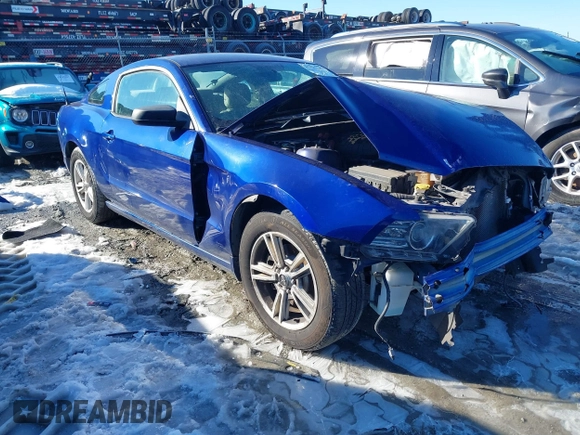 2014 Ford Mustang V6 with VIN 1ZVBP8AM6E5301075, listed as a IAAI auction lot 41427149 with 119,277 mi miles and . Bid and sale history available at carsss.com. Image 1.
