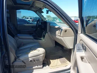 2004 Chevrolet Tahoe LT with VIN 1GNEC13Z44J125913, listed as a IAAI auction lot 42027889 with 205,796 mi miles. Bid and sale history available at carsss.com. Image 5.