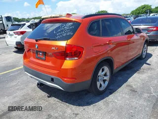 2013 BMW X1 28i z VIN WBAVM1C51DVW41056, wystawiony jako IAAI lot #40070143 z przebiegiem 152 657 mil mil oraz . Historia ofert i sprzedaży dostępna na DreamBid. Obrazek 16.