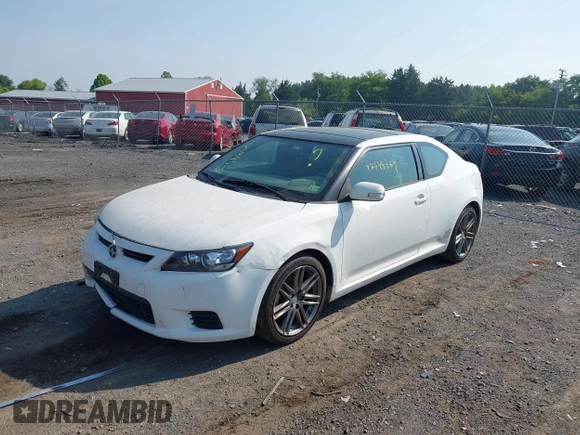 2011 Scion tC z VIN JTKJF5C74B3017306, wystawiony jako IAAI lot #42499369 z przebiegiem 290 429 mil mil oraz . Historia ofert i sprzedaży dostępna na DreamBid. Obrazek 2.