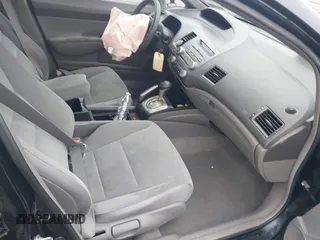 2008 Honda Civic LX z VIN 2HGFA16528H339593, wystawiony jako IAAI lot #42253517 z przebiegiem 130 465 mil mil oraz . Historia ofert i sprzedaży dostępna na DreamBid. Obrazek 5.