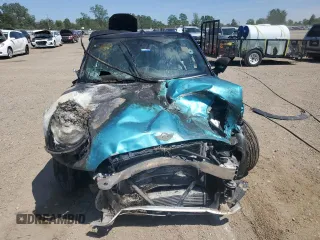 2017 MINI Convertible Cooper z VIN WMWWG5C33H3C99423, wystawiony jako Copart lot #61426325 z przebiegiem Nie podano mil oraz Nie do naprawy • Non repairable. Historia ofert i sprzedaży dostępna na DreamBid. Obrazek 5.