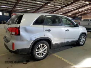 2015 Kia Sorento LX with VIN 5XYKTCA60FG593933, listed as a Copart auction lot 50610885 with 293,416 mi miles and Clean Title. Bid and sale history available at DreamBid. Image 3.