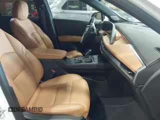 2024 Cadillac XT4 AWD Premium Luxury z VIN 1GYFZDR47RF206465, wystawiony jako IAAI lot #42562562 z przebiegiem 5 951 mil mil oraz . Historia ofert i sprzedaży dostępna na DreamBid. Obrazek 5.
