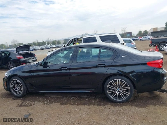 2019 BMW 5 Series 530e iPerformance with VIN WBAJA9C59KB389304, listed as a IAAI auction lot 41562928 with 64,137 mi miles. Bid and sale history available at carsss.com. Image 14.