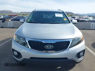 2011 Kia Sorento EX with VIN 5XYKU3A12BG076595, listed as a IAAI auction lot 41920914 with 190,751 mi miles. Bid and sale history available at carsss.com. Image 12.