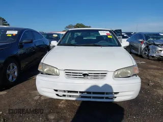 1999 Toyota Camry LE z VIN 4T1BF28K5XU930080, wystawiony jako IAAI lot #41986577 z przebiegiem 145 224 mil mil oraz . Historia ofert i sprzedaży dostępna na DreamBid. Obrazek 12.