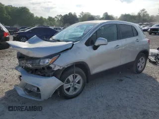 2021 Chevrolet Trax LS z VIN KL7CJKSB3MB308002, wystawiony jako Copart lot #55124015 z przebiegiem 31 666 mil mil oraz Szkoda całkowita • Salvage title. Historia ofert i sprzedaży dostępna na DreamBid. Obrazek 1.