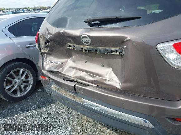 2016 Nissan Pathfinder SV with VIN 5N1AR2MN6GC651858, listed as a IAAI auction lot 41920897 with 247,344 mi miles. Bid and sale history available at carsss.com. Image 6.