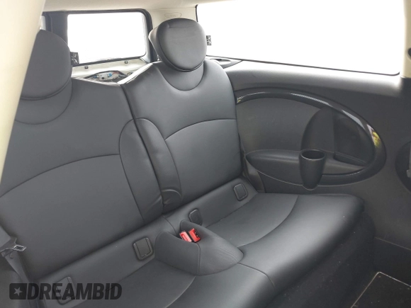 2012 MINI Clubman S z VIN WMWZG3C56CTY38335, wystawiony jako IAAI lot #41904328 z przebiegiem 46 003 mil mil oraz . Historia ofert i sprzedaży dostępna na DreamBid. Obrazek 8.