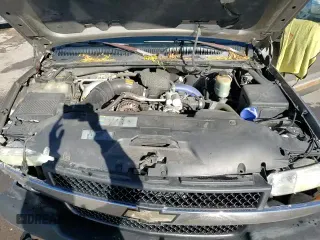 2002 Chevrolet Silverado 2500HD LS z VIN 1GCHK29122E196419, wystawiony jako Copart lot #83060584 z przebiegiem 210 192 mil mil oraz Szkoda całkowita • Salvage title. Historia ofert i sprzedaży dostępna na DreamBid. Obrazek 13.