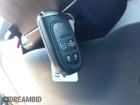 2016 Ram 1500 Rebel z VIN 1C6RR7YT7GS185173, wystawiony jako IAAI lot #42033684 z przebiegiem 152 758 mil mil oraz . Historia ofert i sprzedaży dostępna na DreamBid. Obrazek 11.