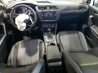 2023 Volkswagen Tiguan SE z VIN 3VVMB7AX3PM130119, wystawiony jako Copart lot #45486645 z przebiegiem 9 287 mil mil oraz Szkoda całkowita • Salvage title. Historia ofert i sprzedaży dostępna na DreamBid. Obrazek 8.