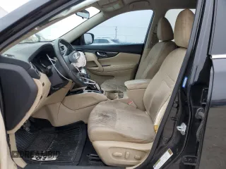 2017 Nissan Rogue SV with VIN 5N1AT2MN4HC738063, listed as a Copart auction lot 43850265 with 133,039 mi miles and Salvage Title. Bid and sale history available at carsss.com. Image 7.