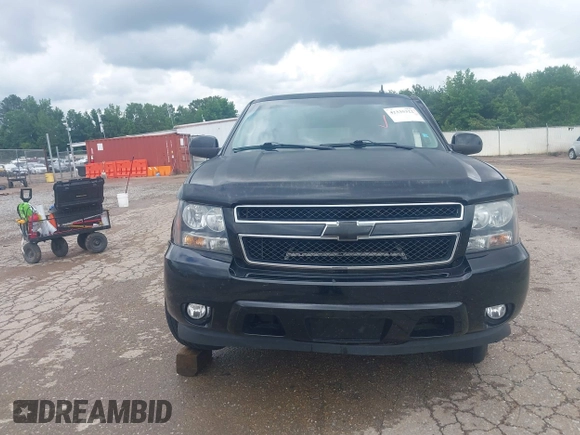 2014 Chevrolet Tahoe LT z VIN 1GNSKBE02ER133795, wystawiony jako IAAI lot #42335322 z przebiegiem 217 292 mil mil oraz . Historia ofert i sprzedaży dostępna na DreamBid. Obrazek 12.