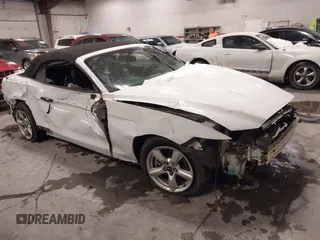 2016 Ford Mustang V6 z VIN 1FATP8EM3G5280017, wystawiony jako IAAI lot #41608143 z przebiegiem 124 592 mil mil oraz . Historia ofert i sprzedaży dostępna na DreamBid. Obrazek 1.