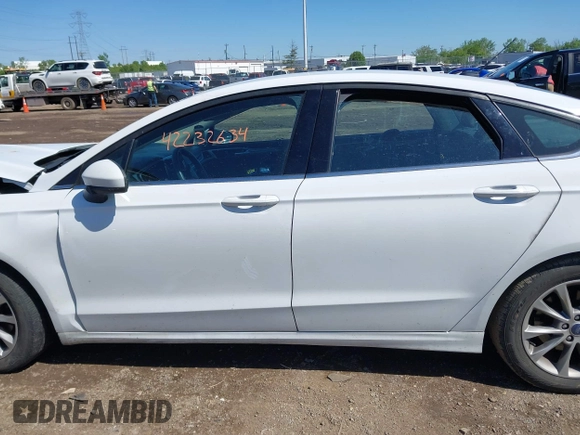 2017 Ford Fusion SE z VIN 3FA6P0H7XHR415299, wystawiony jako IAAI lot #42232634 z przebiegiem 107 962 mil mil oraz . Historia ofert i sprzedaży dostępna na DreamBid. Obrazek 13.