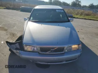 2000 Volvo S70 z VIN YV1LS56D0Y2652397, wystawiony jako Copart lot #77915954 z przebiegiem 178 061 mil mil oraz Szkody całkowita. Historia ofert i sprzedaży dostępna na DreamBid. Obrazek 5.