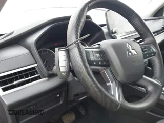 2024 Mitsubishi Outlander SE z VIN JA4J3VA84RZ010773, wystawiony jako IAAI lot #41972050 z przebiegiem 59 173 mil mil oraz . Historia ofert i sprzedaży dostępna na DreamBid. Obrazek 11.