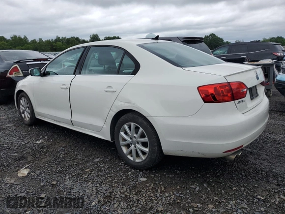 2013 Volkswagen Jetta SE with VIN 3VWDP7AJ8DM277587, listed as a Copart auction lot 58093815 with 136,608 mi miles and Salvage title. Bid and sale history available at DreamBid. Image 2.