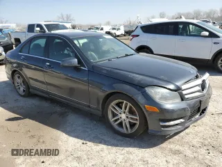 2013 Mercedes-Benz C 300 Sport z VIN WDDGF8AB3DG122432, wystawiony jako Copart lot #47444215 z przebiegiem 139 825 mil mil oraz Szkoda całkowita • Salvage title. Historia ofert i sprzedaży dostępna na DreamBid. Obrazek 4.