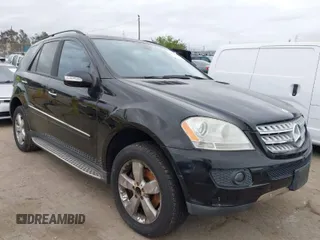 2006 Mercedes-Benz M 500 with VIN 4JGBB75E86A077925, listed as a IAAI auction lot 42073986 with 131,258 mi miles and . Bid and sale history available at DreamBid. Image 1.