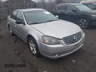 2005 Nissan Altima 3.5 SE with VIN 1N4BL11D45C186581, listed as a IAAI auction lot 41872758 with 135,667 mi miles. Bid and sale history available at carsss.com. Image 1.