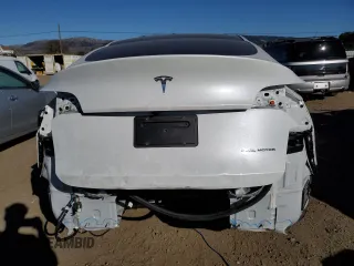 2024 Tesla Model Y Long Range with VIN 7SAYGDEE3RA257999, listed as a Copart auction lot 41838105 with 17,013 mi miles and Salvage Title. Bid and sale history available at DreamBid. Image 6.