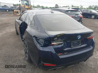 2024 BMW i4 M50 z VIN WBY33AW09RFS45891, wystawiony jako IAAI lot #41912747 z przebiegiem 313 988 mil mil oraz . Historia ofert i sprzedaży dostępna na DreamBid. Obrazek 6.