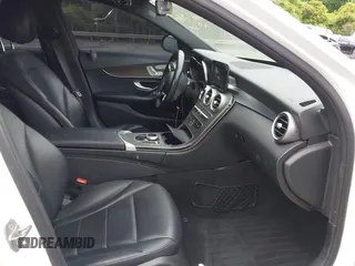 2019 Mercedes-Benz C 300 z VIN 55SWF8EB3KU297396, wystawiony jako IAAI lot #42064934 z przebiegiem 74 926 mil mil oraz . Historia ofert i sprzedaży dostępna na DreamBid. Obrazek 5.