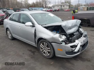 2010 Volkswagen Jetta TDI z VIN 3VWRL7AJ5AM178254, wystawiony jako IAAI lot #42078997 z przebiegiem 126 047 mil mil oraz . Historia ofert i sprzedaży dostępna na DreamBid. Obrazek 1.
