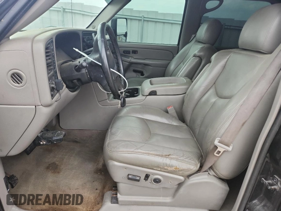 2005 GMC Sierra 2500HD SLE z VIN 1GTHK23U35F816096, wystawiony jako Copart lot #60911045 z przebiegiem 155 164 mil mil oraz Czysty tytuł • Clean title. Historia ofert i sprzedaży dostępna na DreamBid. Obrazek 7.