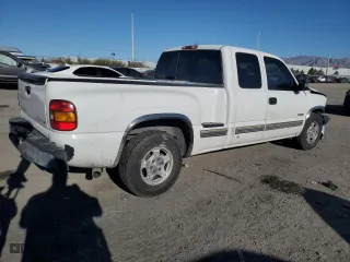 2000 Chevrolet Silverado 1500 LS with VIN 2GCEC19T6Y1182951, listed as a Copart auction lot 50234185 with 353,636 mi miles and Salvage Title. Bid and sale history available at carsss.com. Image 3.