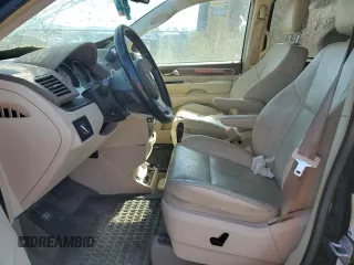 2010 Volkswagen Routan SE z VIN 2V4RW3D1XAR333426, wystawiony jako Copart lot #52891685 z przebiegiem 142 051 mil mil oraz Szkoda całkowita • Salvage title. Historia ofert i sprzedaży dostępna na DreamBid. Obrazek 7.