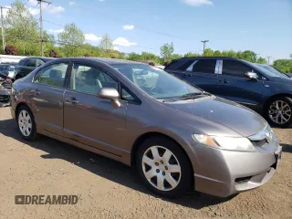 2009 Honda Civic LX z VIN 1HGFA16519L006810, wystawiony jako Copart lot #54742214 z przebiegiem 346 288 mil mil oraz Tytuł czysty. Historia ofert i sprzedaży dostępna na DreamBid. Obrazek 4.