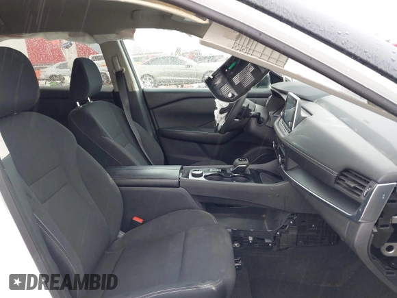2024 Nissan Rogue S z VIN 5N1BT3AB2RC732834, wystawiony jako IAAI lot #42362033 z przebiegiem 6 642 mil mil oraz . Historia ofert i sprzedaży dostępna na DreamBid. Obrazek 5.