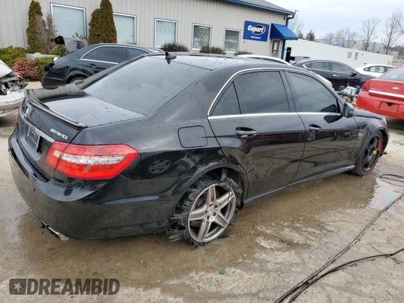 2010 Mercedes-Benz E 63 AMG z VIN WDDHF7HB8AA113602, wystawiony jako Copart lot #43761285 z przebiegiem 115 128 mil mil oraz Nie do naprawy • Non repairable. Historia ofert i sprzedaży dostępna na DreamBid. Obrazek 3.