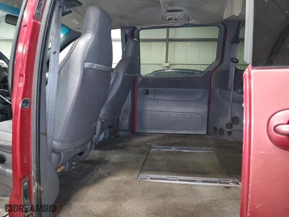 1999 Dodge Caravan SE with VIN 1B4GP44G6XB826758, listed as a Copart auction lot 42498935 with 195,200 mi miles and Salvage Title. Bid and sale history available at carsss.com. Image 10.