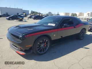 2021 Dodge Challenger R/T Scat Pack Widebody z VIN 2C3CDZFJXMH521299, wystawiony jako Copart lot #51645215 z przebiegiem 16 493 mil mil oraz Szkoda całkowita • Salvage title. Historia ofert i sprzedaży dostępna na DreamBid. Obrazek 1.