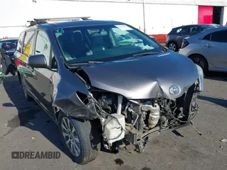 2017 Toyota Sienna LE with VIN 5TDJZ3DC2HS154993, listed as a IAAI auction lot 41372165 with 151,300 mi miles. Bid and sale history available at carsss.com. Image 6.