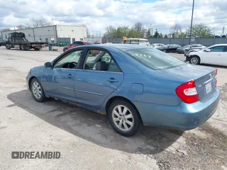 2002 Toyota Camry XLE z VIN 4T1BF32K12U522103, wystawiony jako IAAI lot #42047263 z przebiegiem 293 503 mil mil oraz . Historia ofert i sprzedaży dostępna na DreamBid. Obrazek 3.